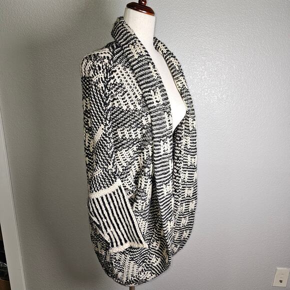 Taylor & Sage Black & White Pattern Textured Split Back Cardigan Sweater Large - Picture 2 of 9